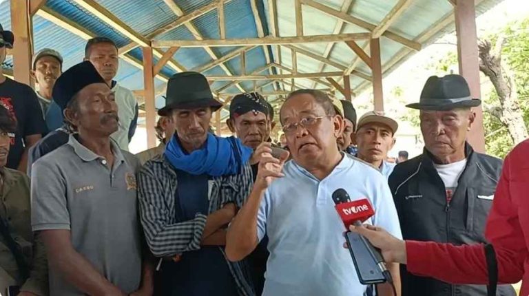 Said Didu Bersama Masyarakat Sekitar